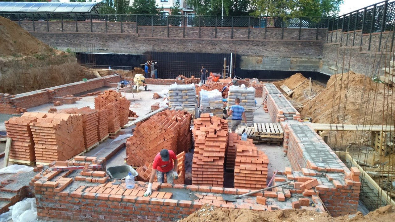 Процесс премиального строительства кирпичного особняка в Красногорске